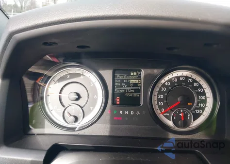 2017 Ram 1500 Express 4X4 6'4 Box z USA, uszkodzony, nr VIN 3C6JR7AG5HG718589